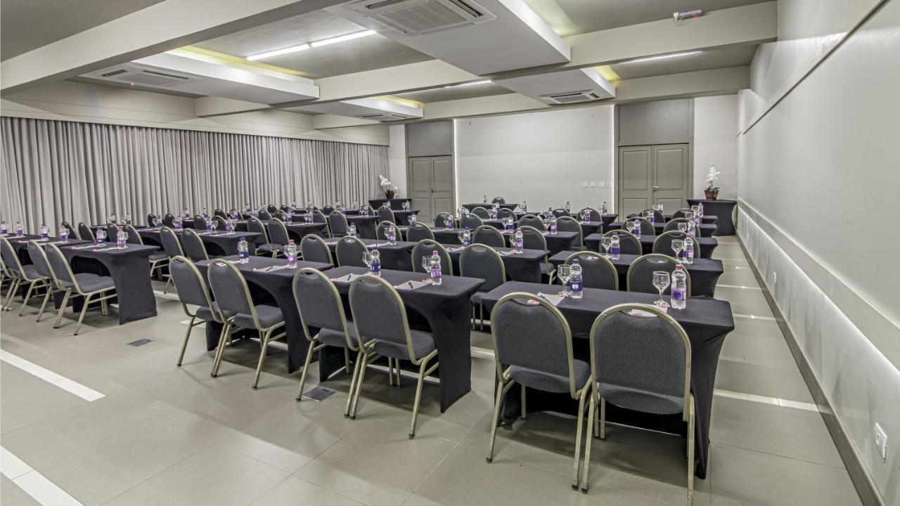 Hotel Deville Express Cascavel 카스카벨 외부 사진