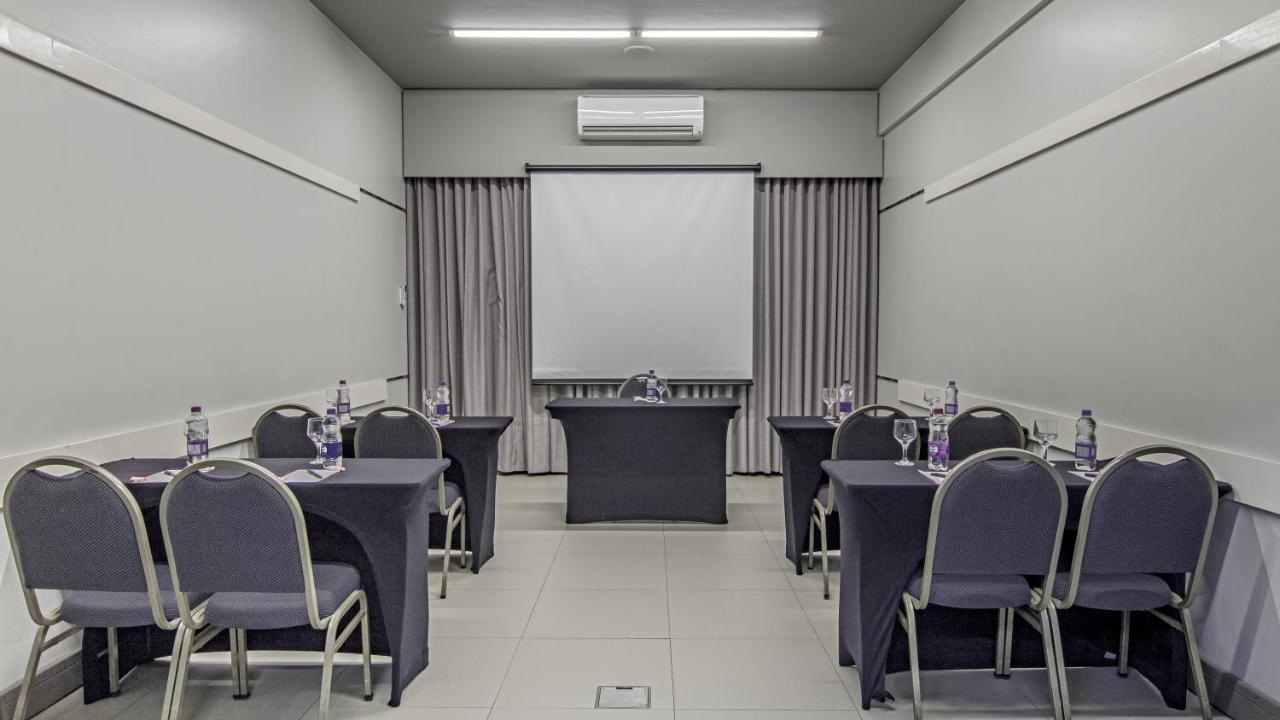 Hotel Deville Express Cascavel 카스카벨 외부 사진