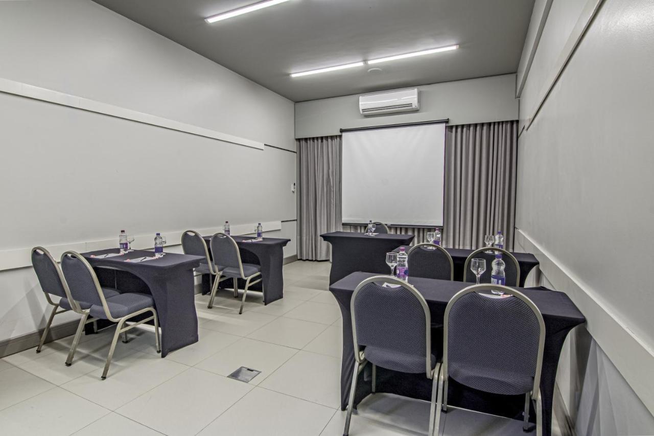 Hotel Deville Express Cascavel 카스카벨 외부 사진