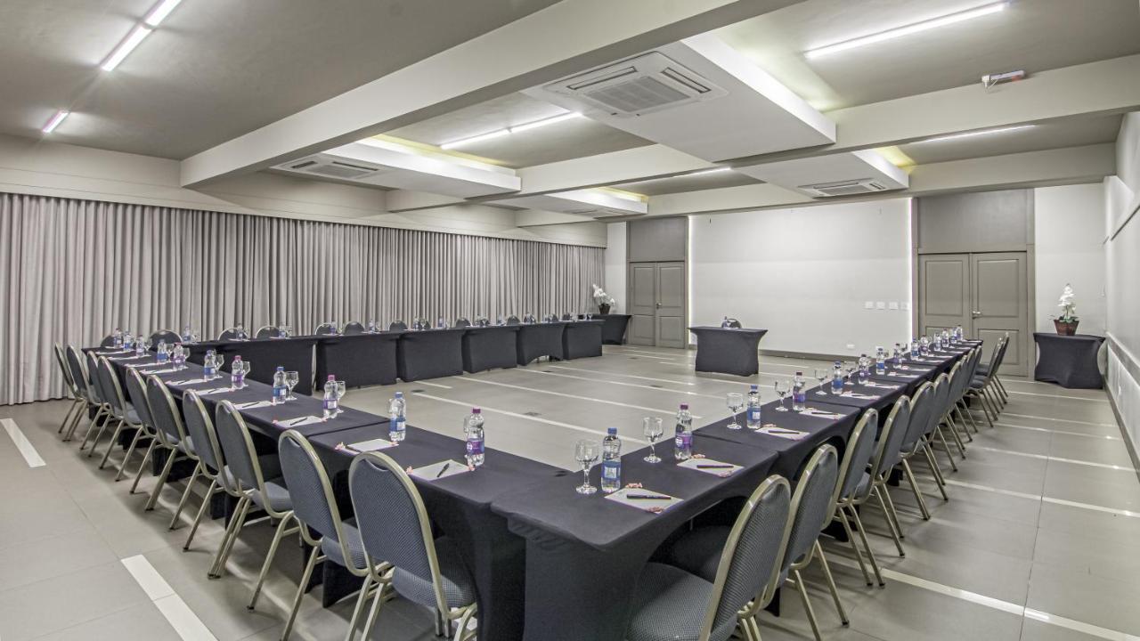 Hotel Deville Express Cascavel 카스카벨 외부 사진